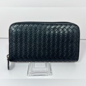 1162: Bottega Veneta Intrecciato Leather Zip Wallet Black Italy